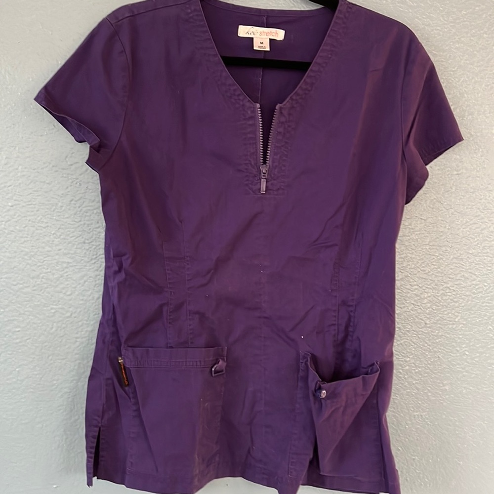 Koi stretch medium scrub top